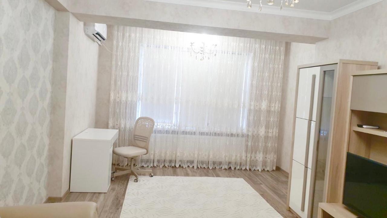 Center Apartment On Albisoara Street 키시나우 외부 사진
