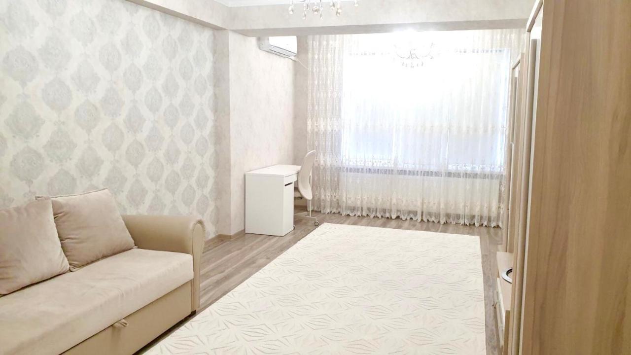 Center Apartment On Albisoara Street 키시나우 외부 사진