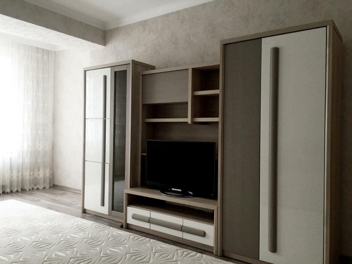 Center Apartment On Albisoara Street 키시나우 외부 사진