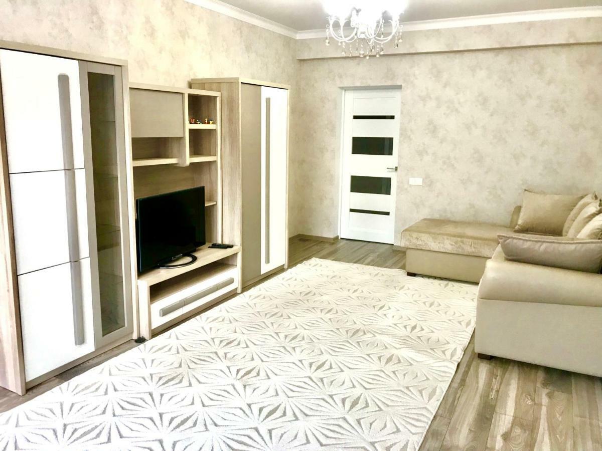 Center Apartment On Albisoara Street 키시나우 외부 사진