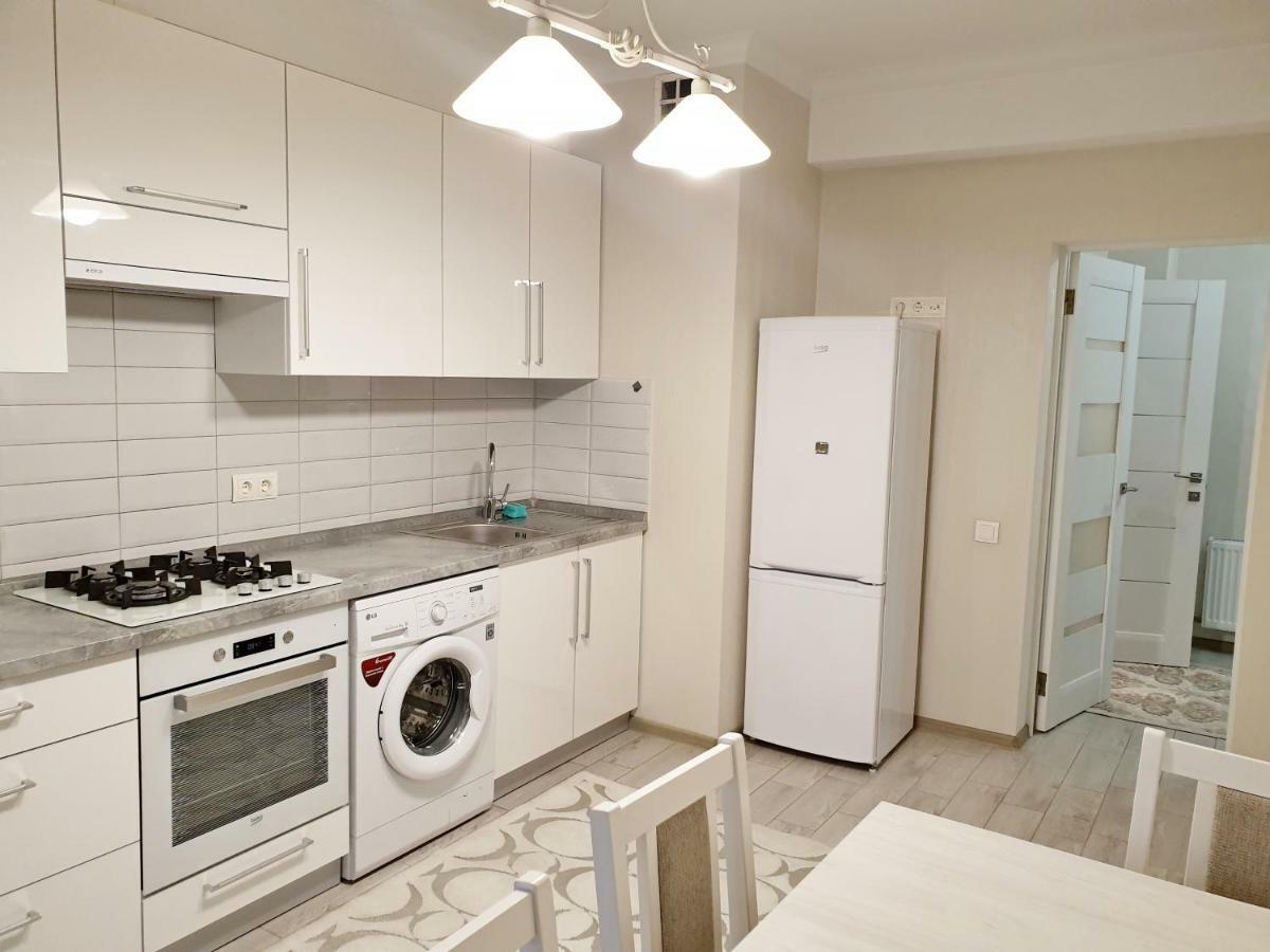 Center Apartment On Albisoara Street 키시나우 외부 사진