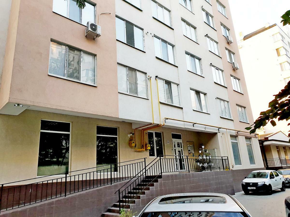 Center Apartment On Albisoara Street 키시나우 외부 사진