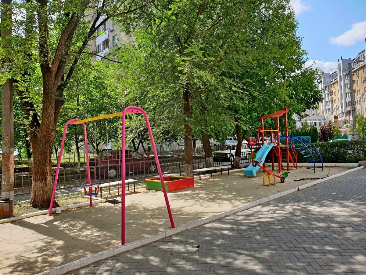 Center Apartment On Albisoara Street 키시나우 외부 사진